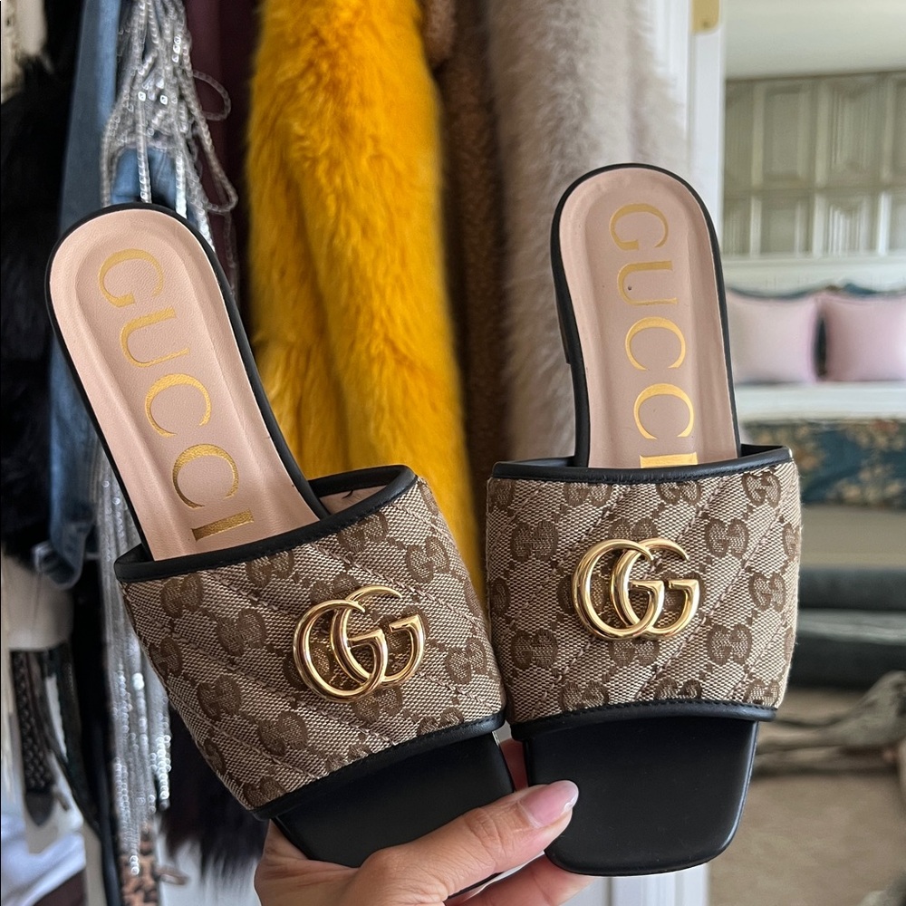 Gucci Women's Tan and Black Slide Sandals